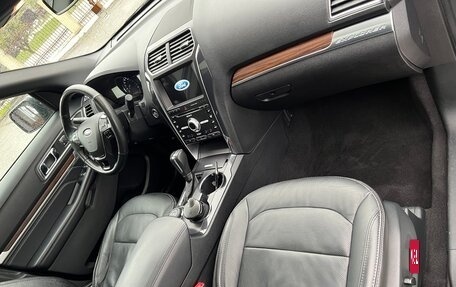 Ford Explorer VI, 2018 год, 3 950 000 рублей, 6 фотография