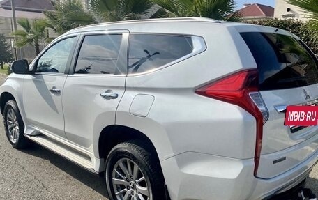 Mitsubishi Pajero Sport III рестайлинг, 2018 год, 3 450 000 рублей, 4 фотография