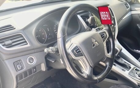 Mitsubishi Pajero Sport III рестайлинг, 2018 год, 3 450 000 рублей, 10 фотография