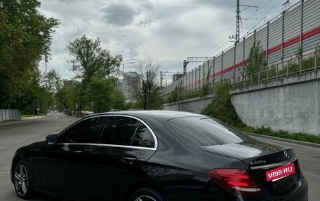 Mercedes-Benz E-Класс, 2018 год, 3 390 000 рублей, 5 фотография