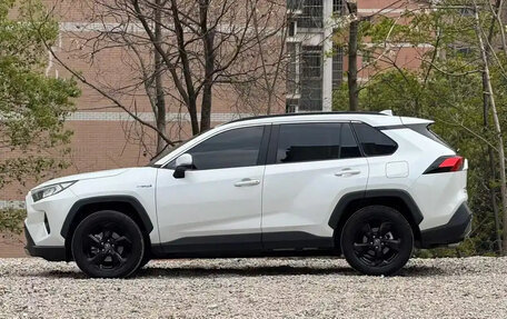 Toyota RAV4, 2022 год, 2 700 000 рублей, 4 фотография