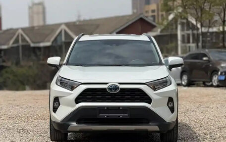 Toyota RAV4, 2022 год, 2 700 000 рублей, 2 фотография