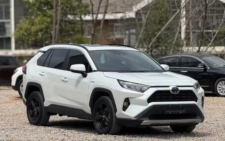 Toyota RAV4, 2022 год, 2 700 000 рублей, 3 фотография