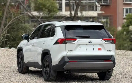 Toyota RAV4, 2022 год, 2 700 000 рублей, 5 фотография