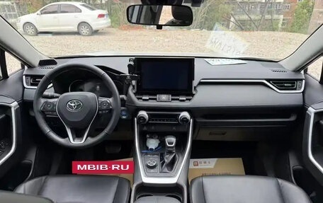 Toyota RAV4, 2022 год, 2 700 000 рублей, 13 фотография