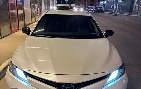 Toyota Camry, 2021 год, 2 850 000 рублей, 1 фотография
