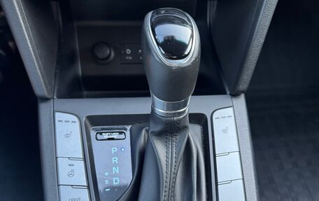 Hyundai Elantra VI рестайлинг, 2019 год, 1 820 000 рублей, 10 фотография
