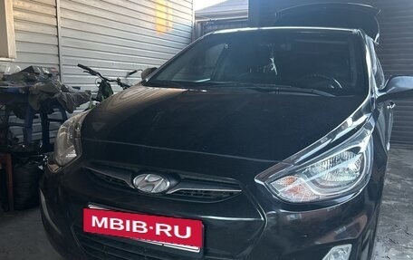 Hyundai Solaris II рестайлинг, 2013 год, 840 000 рублей, 2 фотография