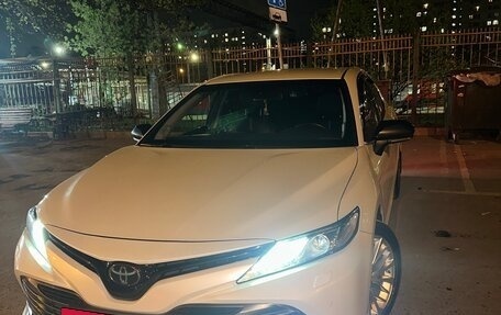 Toyota Camry, 2021 год, 2 850 000 рублей, 5 фотография