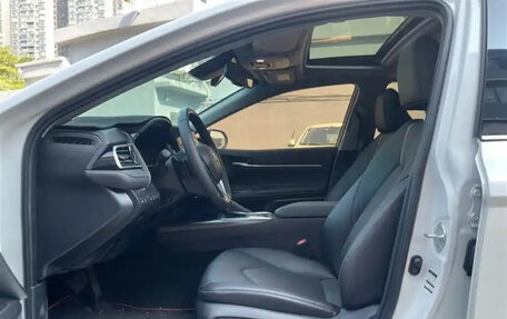 Toyota Camry, 2022 год, 2 500 000 рублей, 5 фотография