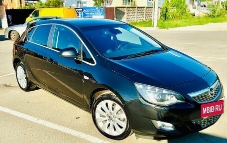 Opel Astra J, 2011 год, 699 000 рублей, 2 фотография