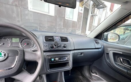 Skoda Fabia II, 2011 год, 895 000 рублей, 10 фотография