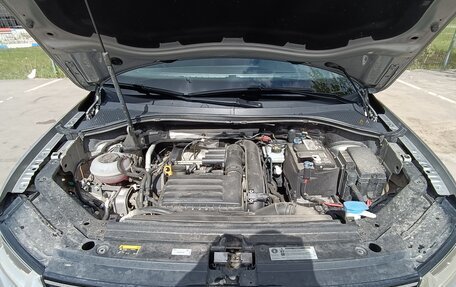 Volkswagen Tiguan II, 2018 год, 1 875 000 рублей, 10 фотография