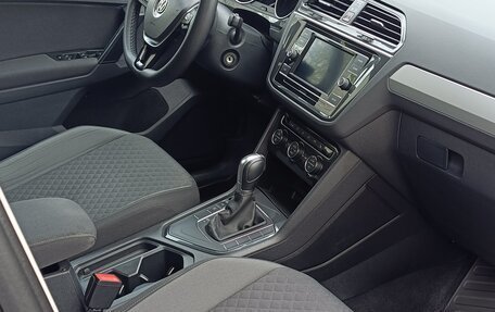 Volkswagen Tiguan II, 2018 год, 1 875 000 рублей, 19 фотография