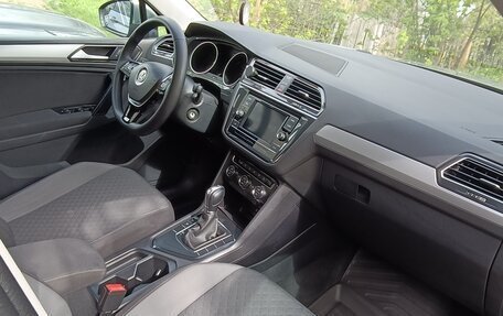 Volkswagen Tiguan II, 2018 год, 1 875 000 рублей, 15 фотография