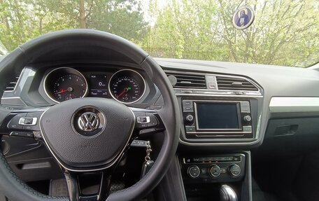 Volkswagen Tiguan II, 2018 год, 1 875 000 рублей, 18 фотография