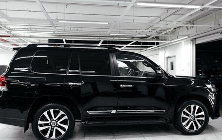 Toyota Land Cruiser 200, 2018 год, 8 700 000 рублей, 5 фотография