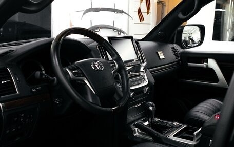 Toyota Land Cruiser 200, 2018 год, 8 700 000 рублей, 18 фотография