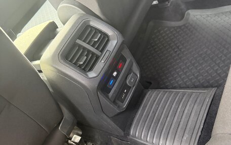 Volkswagen Tiguan II, 2020 год, 2 600 000 рублей, 2 фотография
