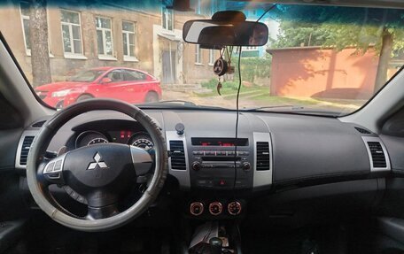 Mitsubishi Outlander III рестайлинг 3, 2010 год, 980 000 рублей, 7 фотография