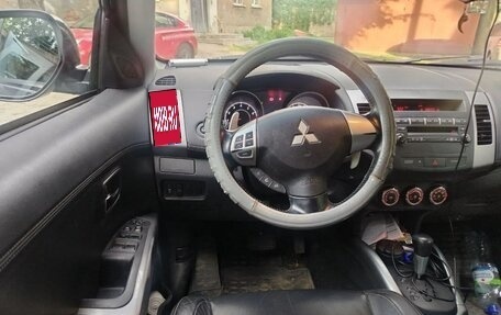 Mitsubishi Outlander III рестайлинг 3, 2010 год, 980 000 рублей, 4 фотография