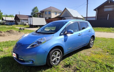 Nissan Leaf I, 2011 год, 1 200 000 рублей, 2 фотография