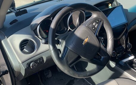 Chevrolet Cruze II, 2010 год, 550 000 рублей, 3 фотография
