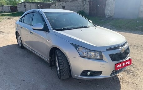 Chevrolet Cruze II, 2010 год, 550 000 рублей, 2 фотография