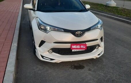 Toyota C-HR I рестайлинг, 2016 год, 2 200 000 рублей, 4 фотография