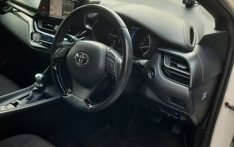 Toyota C-HR I рестайлинг, 2016 год, 2 200 000 рублей, 5 фотография