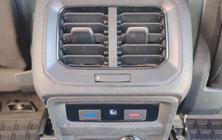 Volkswagen Tiguan II, 2021 год, 2 650 000 рублей, 16 фотография