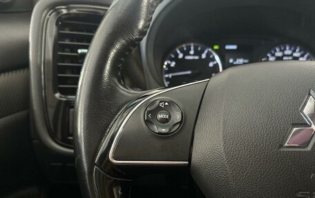 Mitsubishi Outlander III рестайлинг 3, 2017 год, 1 760 000 рублей, 15 фотография