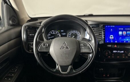 Mitsubishi Outlander III рестайлинг 3, 2017 год, 1 760 000 рублей, 12 фотография