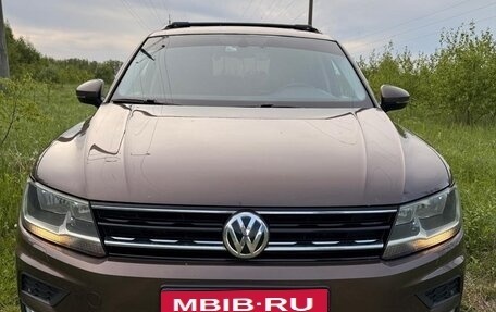 Volkswagen Tiguan II, 2017 год, 2 100 000 рублей, 2 фотография