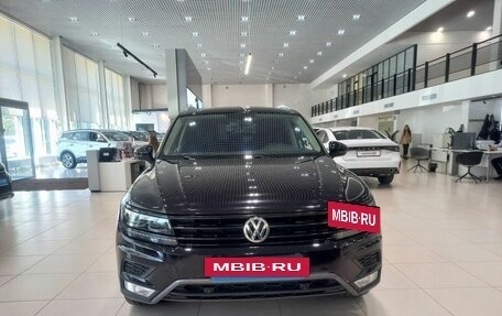Volkswagen Tiguan II, 2017 год, 2 390 000 рублей, 2 фотография