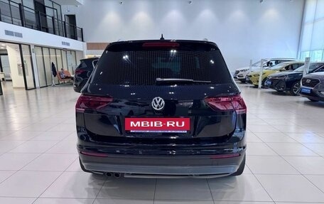 Volkswagen Tiguan II, 2017 год, 2 390 000 рублей, 6 фотография