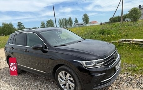 Volkswagen Tiguan II, 2021 год, 3 150 000 рублей, 3 фотография