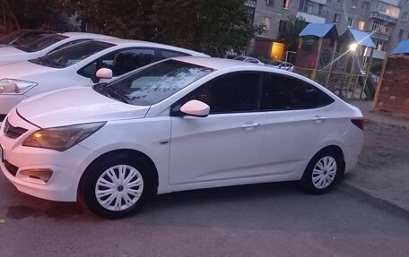 Hyundai Solaris II рестайлинг, 2015 год, 630 000 рублей, 2 фотография