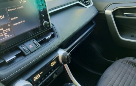 Toyota RAV4, 2020 год, 3 000 000 рублей, 4 фотография