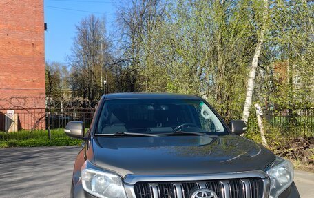 Toyota Land Cruiser Prado 150 рестайлинг 2, 2014 год, 2 700 000 рублей, 6 фотография