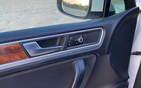 Volkswagen Touareg III, 2010 год, 1 685 000 рублей, 10 фотография