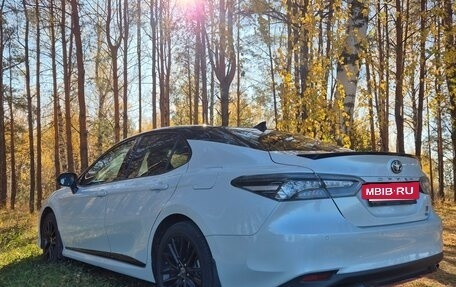 Toyota Camry, 2021 год, 3 050 000 рублей, 2 фотография