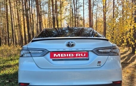 Toyota Camry, 2021 год, 3 050 000 рублей, 10 фотография