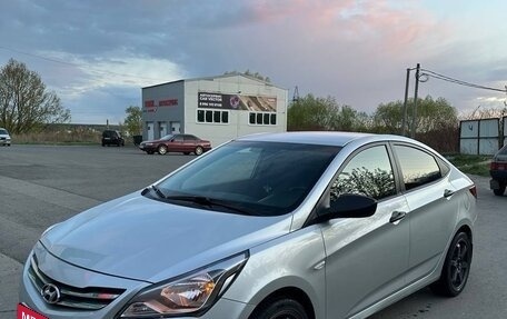 Hyundai Solaris II рестайлинг, 2015 год, 1 200 000 рублей, 2 фотография