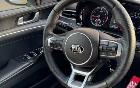 KIA K5, 2021 год, 2 400 000 рублей, 21 фотография