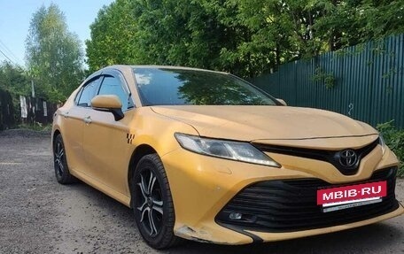 Toyota Camry, 2020 год, 1 800 000 рублей, 4 фотография