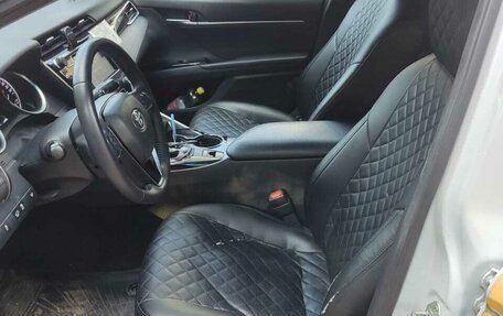 Toyota Camry, 2020 год, 1 800 000 рублей, 7 фотография