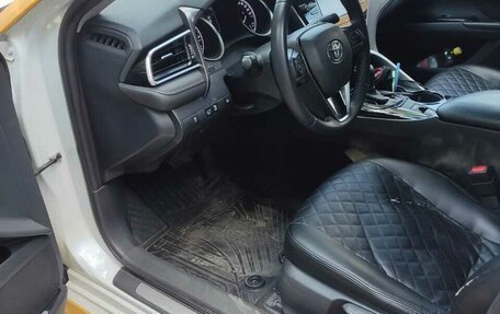 Toyota Camry, 2020 год, 1 800 000 рублей, 8 фотография