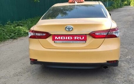 Toyota Camry, 2020 год, 1 800 000 рублей, 6 фотография