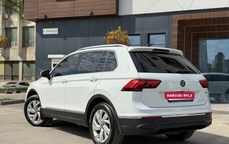 Volkswagen Tiguan II, 2021 год, 3 305 000 рублей, 2 фотография